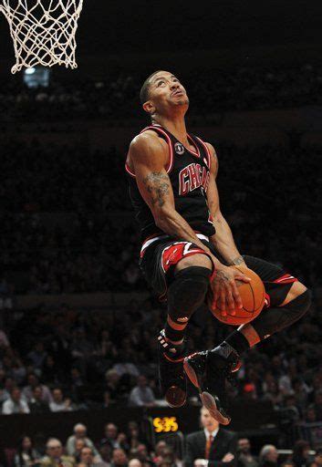 D Rose Dunks All Over Msg Bulls Beat Knicks Tie Spurs For Best Record