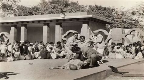 Doctors of politics and history will tell us that the heart that defines his legacy does not beat but it seems to. Fact Check: Is this a photo of Mahatma Gandhi's ...