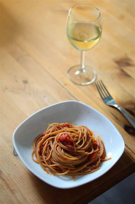 Turns out, i loved everything about this movie except the movie. Spaghetti Napoli alla "Eat, Pray, Love" | Rezepte, Essen ...