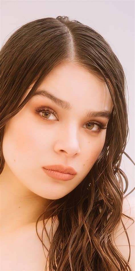 This is really upsetting to see for so many reasons. 1080x2160 Beautiful, actress, 2020, Hailee Steinfeld ...