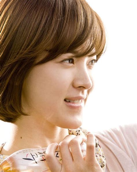 Wearing your hair exactly till your jawline is a bit tricky. Short Brown Wavy | Actress hairstyles, Short hair styles ...