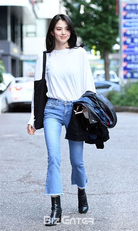 Feb 21, 2021 · '진품명품'에서 세한도가 나온 가운데 이와 함께 출연한 개그우먼 이선민, 가수 정정아, 박강성에 대한 나이를 두고 네티즌들의 관심이 높아지고 있다.21일 방송된 kbs1 'tv쇼 진품명품'에서는 쇼 감정단으로 개그우먼 이선민, 가수 박강성, 가수 정정아가 출연했다.이날 이선민은 '진품명품'에. BZ포토 한소희, 눈에 확 띄는 미모-비즈엔터