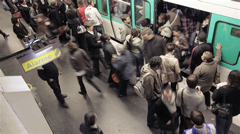 harcèlement sexuel contre les frotteurs du métro une pétition demande à la ratp d agir