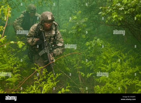 Us Army Paratroopers Assigned To Charlie Company 2nd Battalion