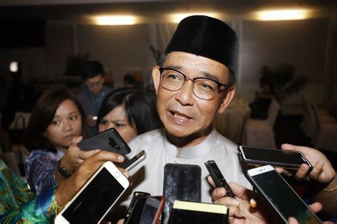 Datuk dr abdul rahman junaidi (islamic affairs & dbku). 'Give 'committed' Latheefa chance to prove herself as MACC ...