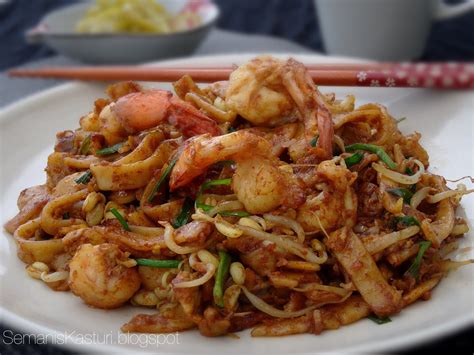 This is the most requested recipe on nyonya cooking. KUEY TEOW GORENG CHINESE STYLE ~ Swesia's Journey