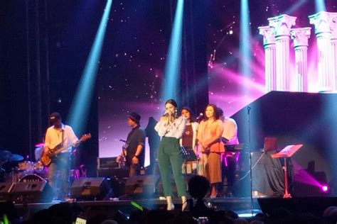 1gr stok selalu ready silahkan langsung diorder. Raisa Pamerkan Cincin Kawin di Ujung "Apalah Arti Menunggu"