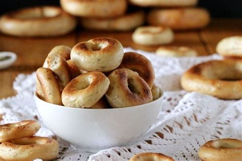 So, your friend is coming over for coffee. Soft Italian Anise Taralli | Food, Anise cookies, Italian ...