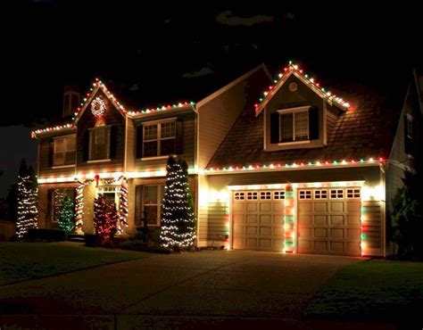 70 Awesome Farmhouse Style Exterior Christmas Lights Decorations 66