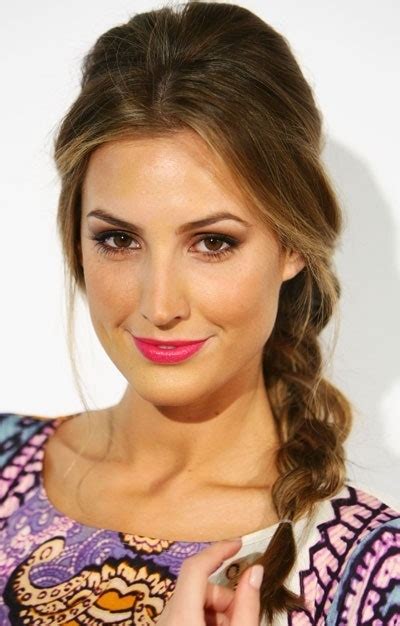 Haircut for round face female indian. Plait Indian Hairstyles For Round Faces - Wavy Haircut
