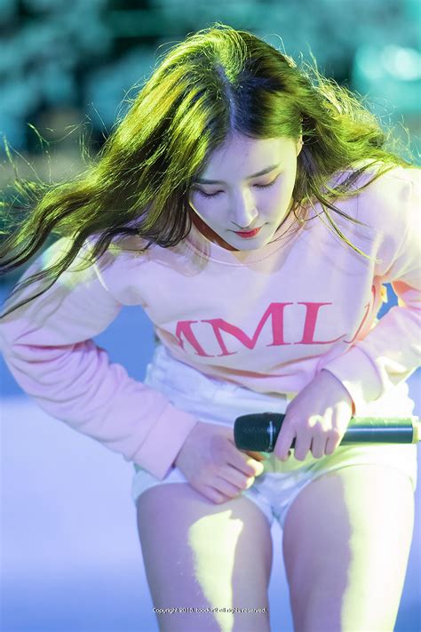 Merries Cannot Miss These Fabulous Nancy S Photos Nancy Momoland Beautiful Girl Image