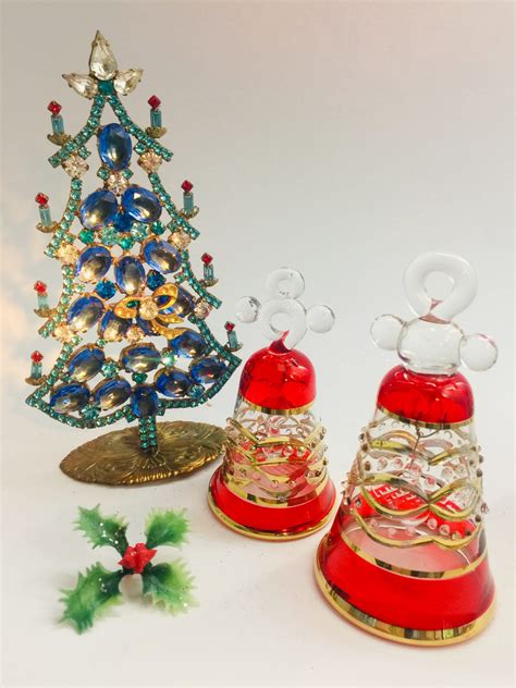 Bell Victorian Christmas ~ Red Artifactually