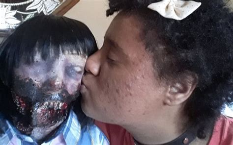 Mujer Se Casa Con Muñeco Zombie Y Ahora Quiere Tener Un