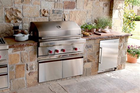 Pricey, but oh how gorgeous! Your Own DIY Outdoor Grill Station 2020 - Home Stylzz