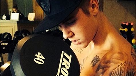 Justin Bieber Shows Off Buff Bod In New Gym Selfie