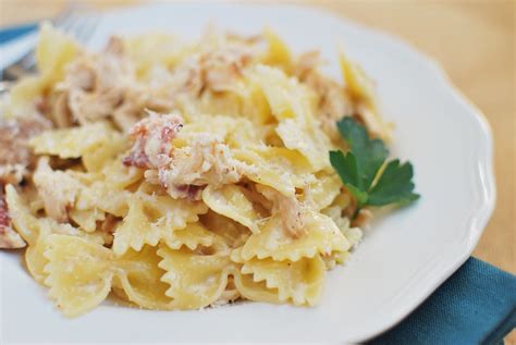 Cut batons of zucchini to add bulk to the pasta. Slow Cooker Garlic Chicken Farfalle