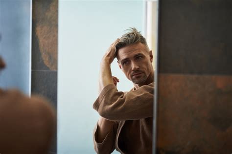 7 Cara Menciptakan Gaya Rambut Messy Untuk Memaksimalkan Tampilan Pria