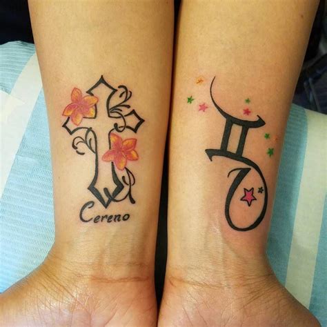 wrist tattoo design unique #smallwristtattooforwomen in 2020 | Cool