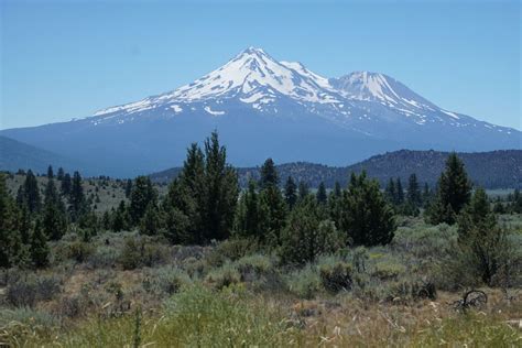 Mount Shasta Coming From Oregon Into California Oc 6000 4000