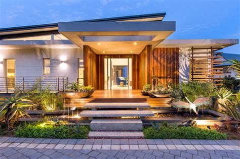 Casa moderna de amplio territorio | mundo fachadas. Diseño de fachada de casa moderna con fotos