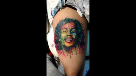 'portrait of bob marley' on his back. Bob Marley / Tattoo aquarela / Star Night Tattoo - YouTube