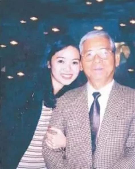 侯佩岑, 林月雲, 黃伯俊, 婆婆與媽媽, 生產, 夫妻互動 侯佩岑首次揪母登陸綜 林月雲「小三情史」被罵爆 2021/02/04 21:14 2021/02/04 21:14 29年資深小三兒 連搶兩個閨蜜的老公 深扒侯佩岑的極品老媽林月雲 - 壹讀