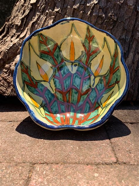 Encircled with stylized lily blossoms and scrolling vines, this blue & white porcelain bowl measures the mystique of the exotic east is expressed in this exquisite chinese porcelain centerpiece bowl. Mexican Pottery Centerpiece Bowl | Centerpiece bowl ...