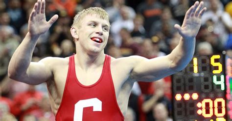 Record-setting wrestler: 'I don't believe in pressure'