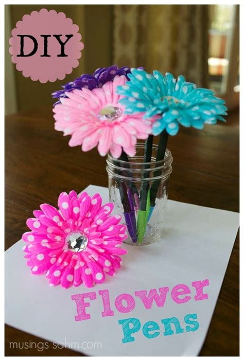 First, we're going to make the yellow center of the daisy. Adorable DIY Flower Pens - Musings From a Stay At Home Mom