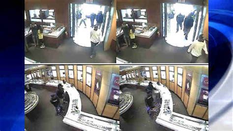 Suspects Sought After Smash And Grab Robbery At Westchester Mall Abc7 New York