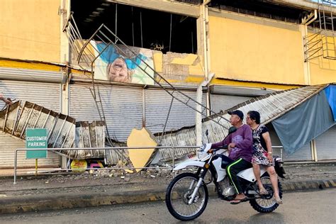 1 killed in magnitude 7 4 philippine earthquake residents allowed to return home free