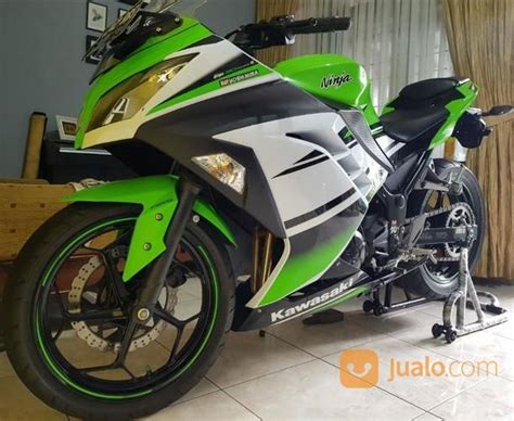 Check mileage, colors, photos, full specifications, india launch news and updates. Kawasaki Ninja 250FI ABS 2014 30th Anniversary Special ...