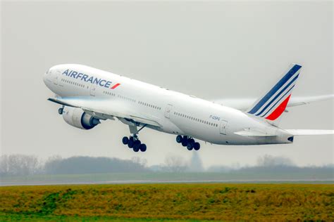 Aucune concession sur les salaires n'a été faite par la direction de la compagnie lors du l'intersyndicale a agité la menace d'une grève de quatre jours, du 23 au 26 juin. Air France Launches Flight From Seattle to Paris | Airways ...