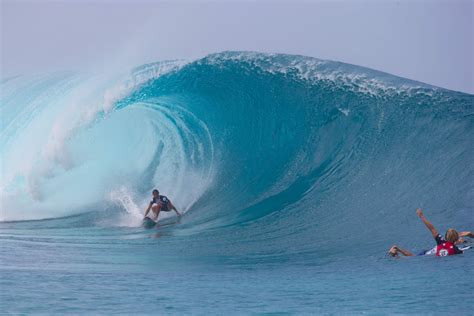 Topshot Us Hawaii Surfing Pipeline