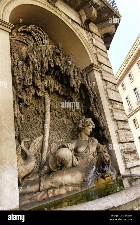 Rome Italie 20 Juin 2011 Déesse Junon Sculpture Au Croisement De