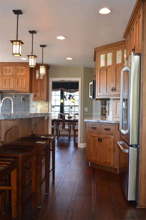 To achieve the craftsman look, choose a door style that is simple and uncomplicated with straight, clean lines. Craftsman kitchen | Shaker style kitchen cabinets, Kitchen ...
