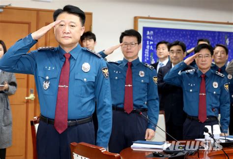 Ai 시대 인간의 행로연사 : 이철성, '경찰 미친개' 비하 울컥…회의 참석자들 눈물 글썽 ...
