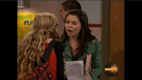 This is the official facebook page for icarly. 'iCarly' - Tráiler Oficial - Trailer iCarly - SensaCine.com.mx