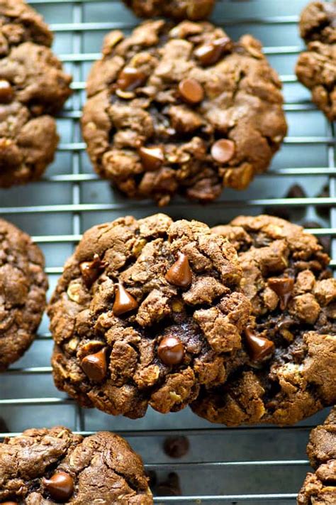 And a teaspoon cookie scoop (2 teaspoons) will make 100 small (2 1/2) cookies. Soft and Chewy Double Chocolate Oatmeal Cookies