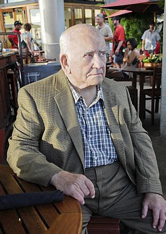 Acting mentor and friends of: Hawaii Five-0 (2010) : Photo Edward Asner - 1038 sur 1219 ...