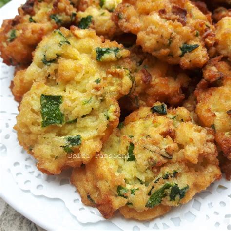 Inoltre potete accompagnare le frittelle di zucchine con una gustosa maionese classica o senza uova, per creare un antipasto sfizioso e colorato! Frittelle di Zucchine-Dolci Passioni - Dolci Passioni