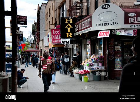Busy And Active 125th Street In Harlem New York City Stock Photo Alamy