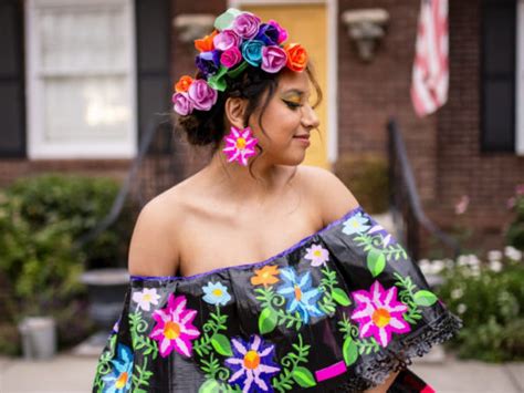 This Latina Teen Created A Folklorico Style Dress Out Of Duct Tape