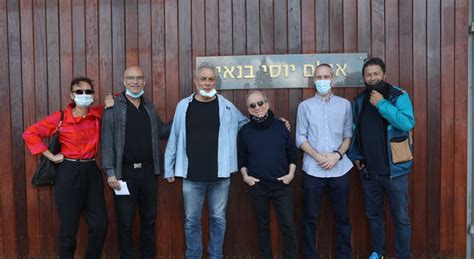 בשל ההפגנות מתחת לביתו, שר התרבות חילי טרופר יצא אל שובתי הרעב מההתיישבות הצעירה ואמר להם כי הוא מבין את כאבם וכי יחפש את הדרך לפתרון סוגיית ההסדרה. הלאונג': שרים לשר | TMI