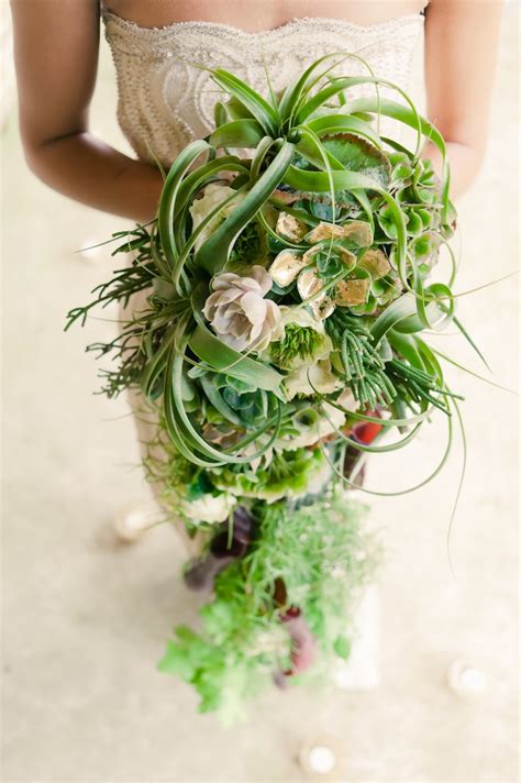 32 Breath Taking Bridal Bouquets With Unique Design 2 Weddingelation
