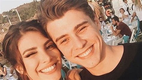 Deniz baysal,hazan ve sevgilisi,fazilet hanım ve kızları,, kanalımıza abone olarak dizilerdeki sanatçıların neler yaşadığını neler. Deniz Baysal ile Uğur Kurul aşkı kısa sürdü