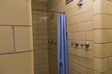 Dorm bathroom ideas survival cute bathroom ideas small bathroom decorating ideas. Only in college: There's something to be said for communal ...