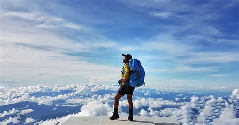 Mendaki Puncak Tertinggi Di Borneo Super Adventure Travel Hiking