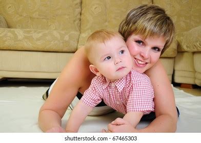 Zdjęcie stockowe Mom Son Having Fun Together Symbol 67465303