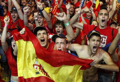 朝日新聞デジタル：大興奮で勝利を喜ぶスペインサポーター＝ロイター サッカー欧州選手権（euro 2012）（43 60） フォトギャラリー スポーツ